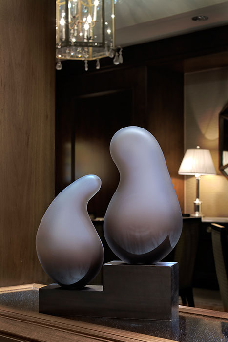Shima in tea glass sculpture in the Fountain Restaurant | Four Seasons Hotel